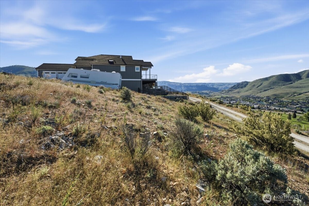 857 Long Drive Chelan WA 98816