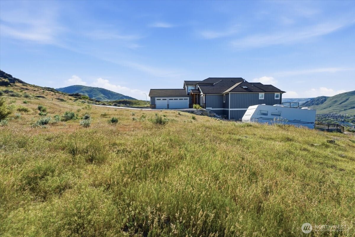 857 Long Drive Chelan WA 98816