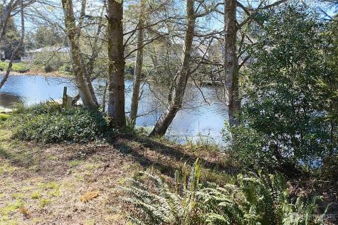 779 Albion Avenue SE Ocean Shores WA 98569