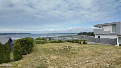 692 Holeman Avenue Blaine WA 98230