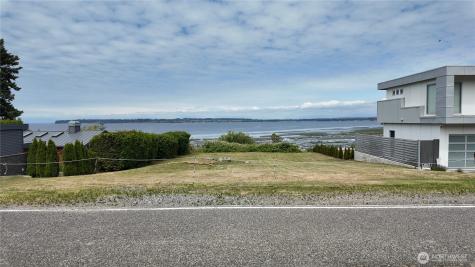 692 Holeman Avenue Blaine WA 98230