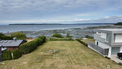 692 Holeman Avenue Blaine WA 98230