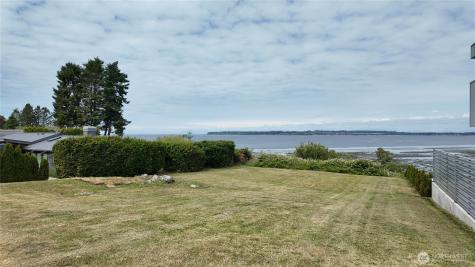 692 Holeman Avenue Blaine WA 98230