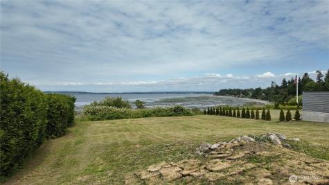 692 Holeman Avenue Blaine WA 98230