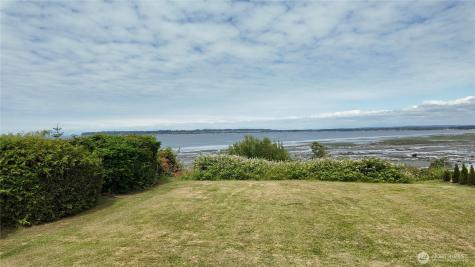 692 Holeman Avenue Blaine WA 98230