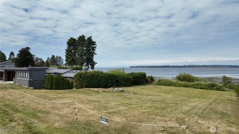 692 Holeman Avenue Blaine WA 98230