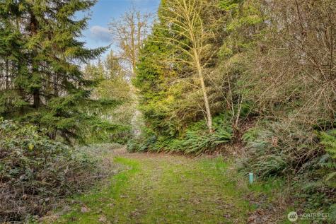 2401 NE Solar View Court Poulsbo WA 98345