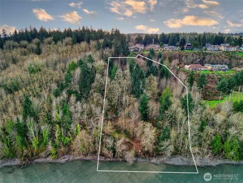 2401 NE Solar View Court Poulsbo WA 98345