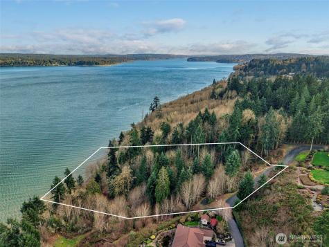 2401 NE Solar View Court Poulsbo WA 98345
