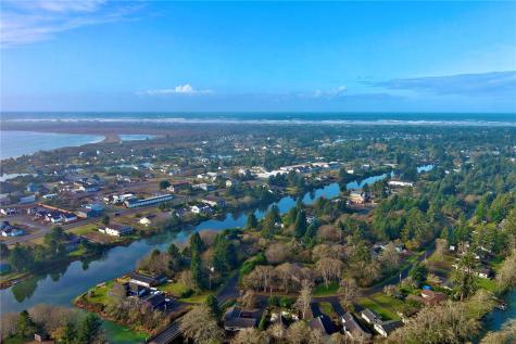 1013 Discovery Avenue SE Ocean Shores WA 98569