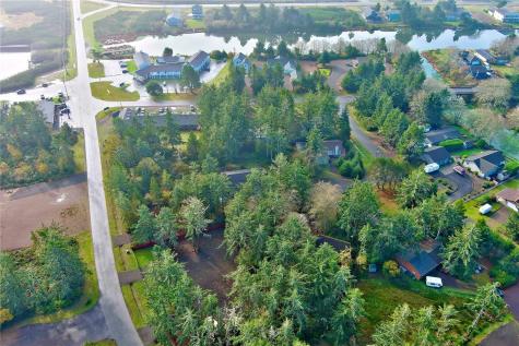 1013 Discovery Avenue SE Ocean Shores WA 98569