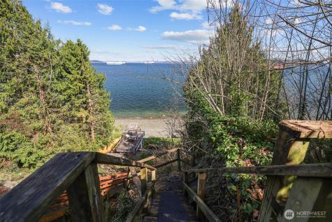 1679 Miracle Mile Drive E Port Orchard WA 98366