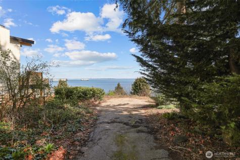1679 Miracle Mile Drive E Port Orchard WA 98366