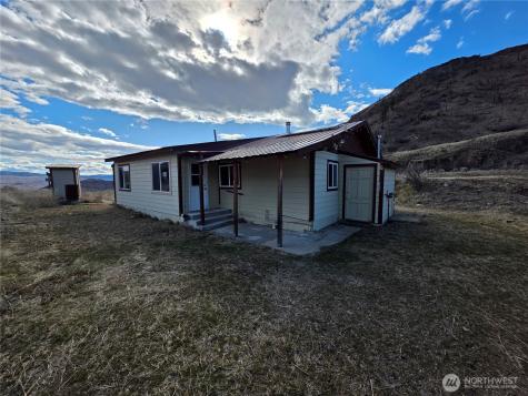 105 Emily Road Oroville WA 98844