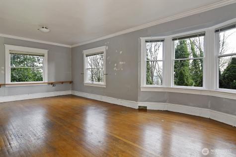 4729 Mount View Drive S Seattle WA 98108