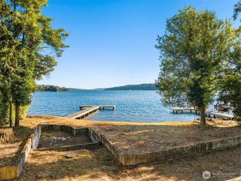 10879 SE Lake Road Bellevue WA 98004