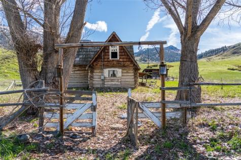 7993 Nahahum Canyon Road Cashmere WA 98815
