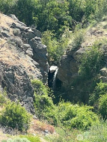 8 Old Highland Orchard Road Bridgeport WA 98813