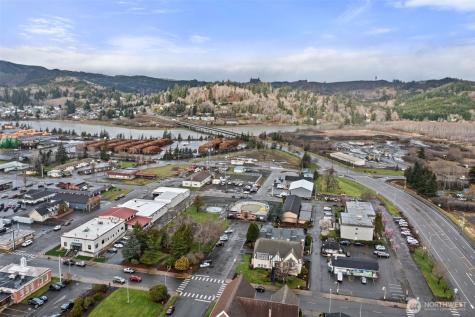 14 Bradford Street Raymond WA 98577