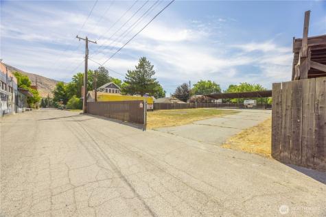 106 W Pleasant Avenue Cashmere WA 98815