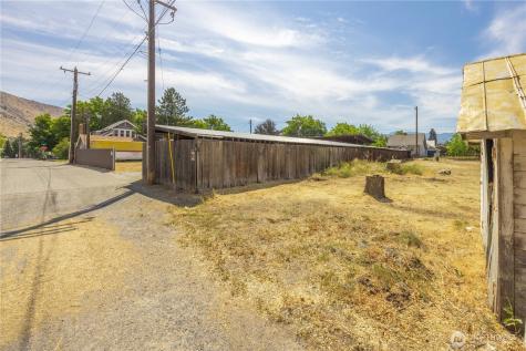 106 W Pleasant Avenue Cashmere WA 98815