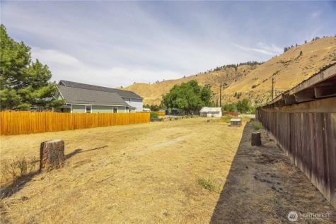 106 W Pleasant Avenue Cashmere WA 98815