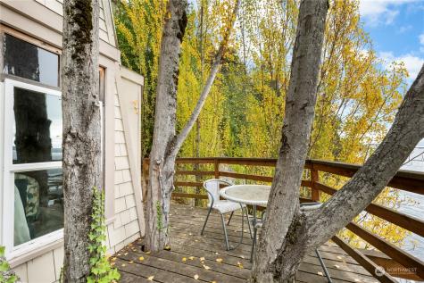 1705 Perkins Lane Seattle WA 98199