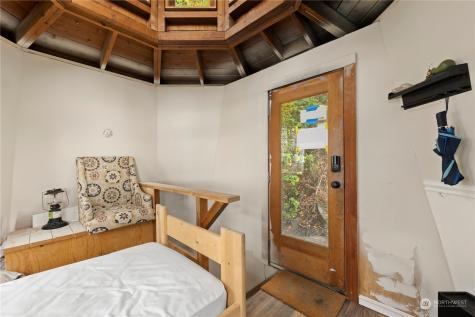 1705 Perkins Lane Seattle WA 98199