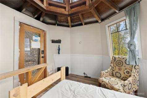 1705 Perkins Lane Seattle WA 98199