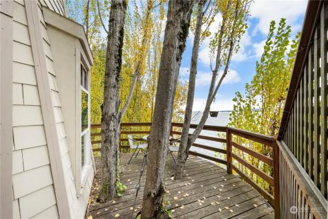 1705 Perkins Lane Seattle WA 98199