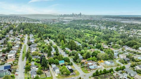 5630 32nd Avenue SW Seattle WA 98126