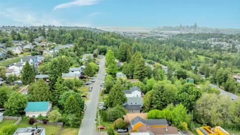5630 32nd Avenue SW Seattle WA 98126