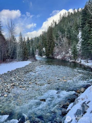 35 Emerson Road Mazama WA 98833