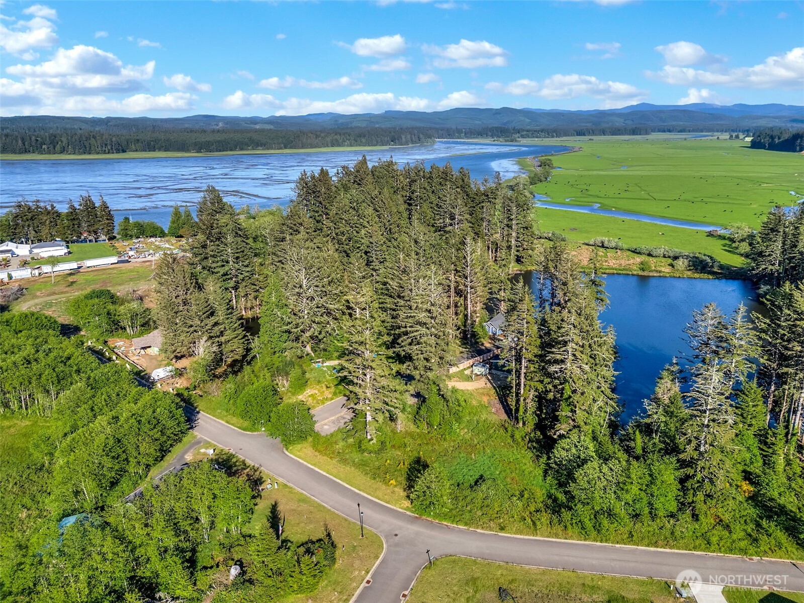 10 Sunrise Lane South Bend WA 98586