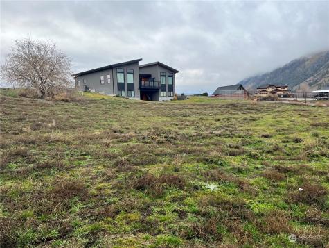 714 3rd Street Brewster WA 98812