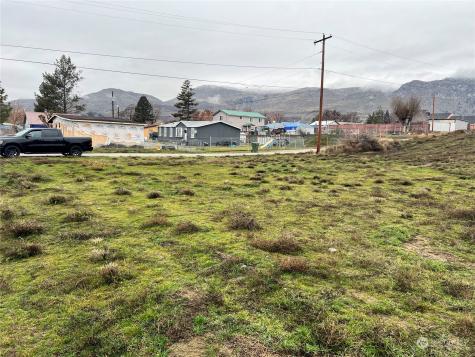 714 3rd Street Brewster WA 98812