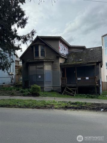 2531 Gilman Drive W Seattle WA 98199