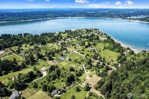 9438 SW 266th Lane Vashon WA 98070