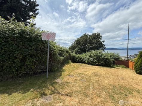 37 59th Avenue SW Seattle WA 98116