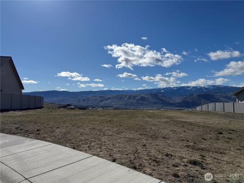 886 NE Conner Court East Wenatchee WA 98802