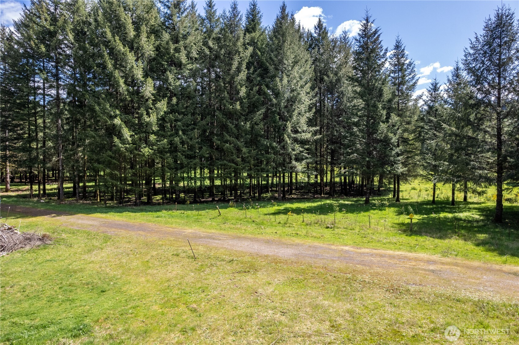 211 Sugarpine Road Ariel WA 98603