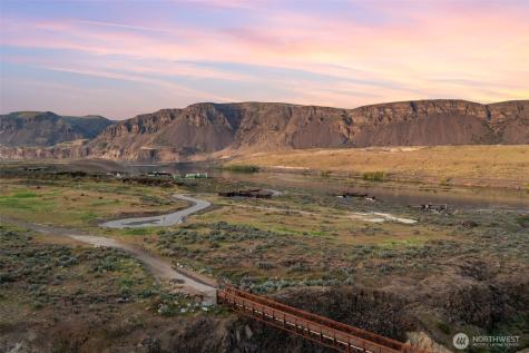 799 Ravens Home Lane Malaga WA 98828