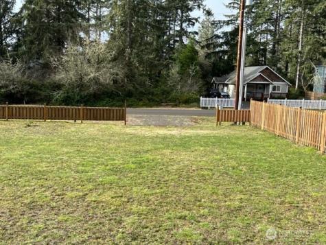 950 Discovery Avenue SE Ocean Shores WA 98569
