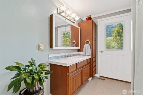 975 Front Street S Issaquah WA 98027