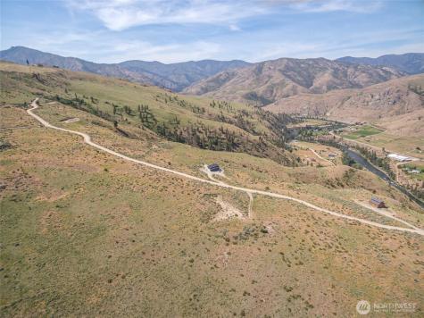 15 Cowboy Road Pateros WA 98846