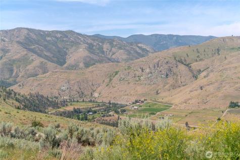 15 Cowboy Road Pateros WA 98846