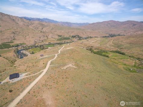 15 Cowboy Road Pateros WA 98846