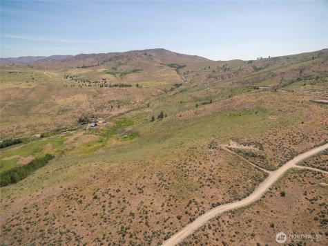 15 Cowboy Road Pateros WA 98846