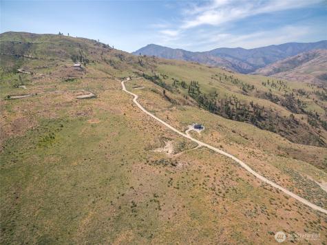 15 Cowboy Road Pateros WA 98846
