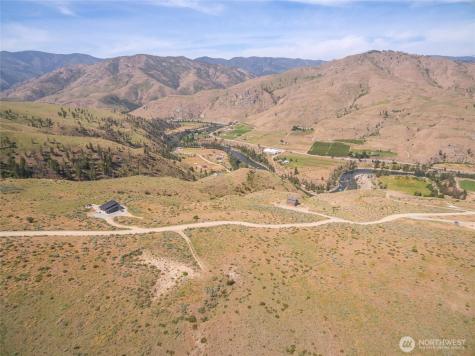 15 Cowboy Road Pateros WA 98846